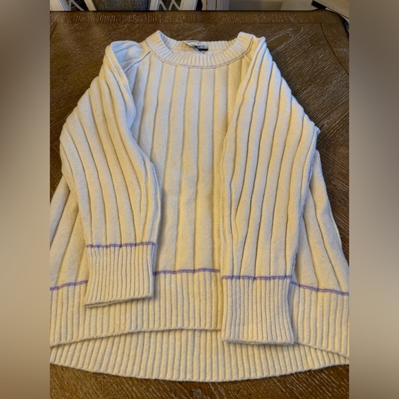 ONLY 1 LEFT! Free people soft / oversized SWEATER 🩷🤍 XS GREAT QUALITY - Picture 7 of 9